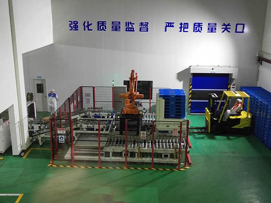 西牧乳业在原奶验收方面，执行严于国家标准的79项检测项目，包括三聚氰胺、抗生素、重金属、微生物等项目,对原辅材料及各类半成品、成品的检测项目达420项,。