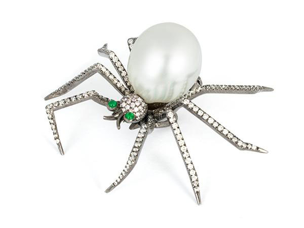Samira 13 spider pin pendant