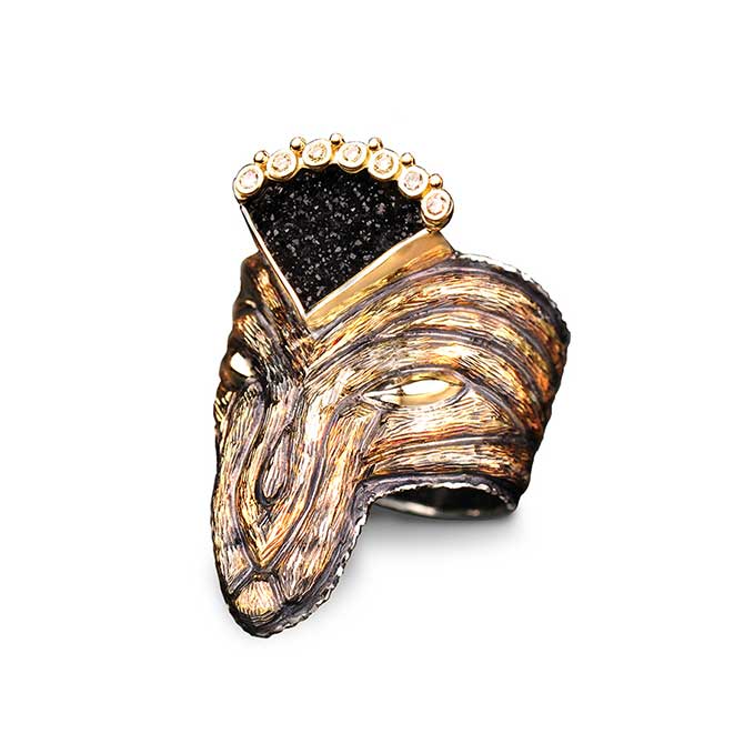 Margisa Wolfs Queen ring