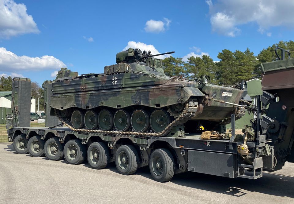 德軍“貂鼠”式步兵戰(zhàn)斗車抵達(dá)立陶宛盧克拉軍事基地。（資料圖）