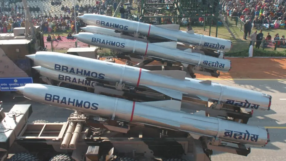 图为印度“布拉莫斯”超音速反舰导弹