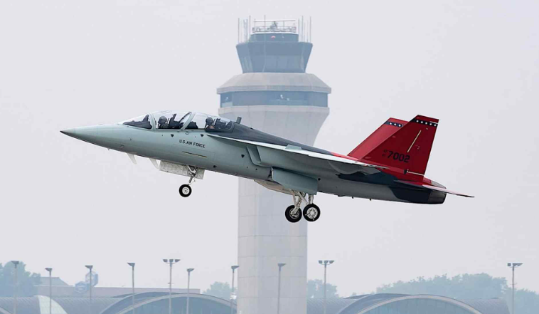 T-7A“红鹰”教练机