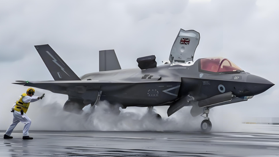 对于存在严重战力缺陷的F-35B战机,英国专家已将其与二战时期的“兰开斯特”轰炸机相提并论。
