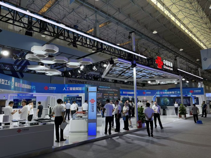 中国航天展区：人工智能与工业互联网技术展示