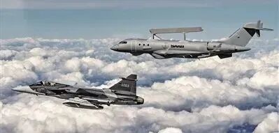 资料图:瑞典萨博公司研发的“全球眼”空中预警机(上)和“鹰狮”E战斗机(来源:中国国防报)