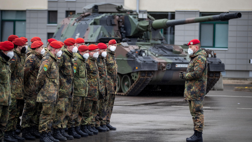 德国近期对印太地区事务的介入进一步加大，此前其相关行动主要集中于联合演习和短期部署。