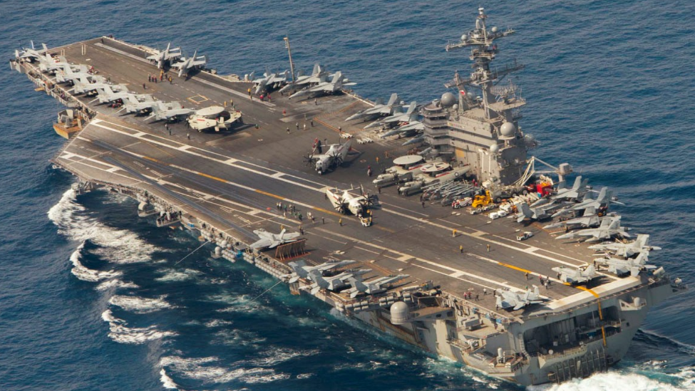 “布什”号还在途中时，美国总统特朗普已在周日宣布，开始对霍尔木兹海峡实施封锁。