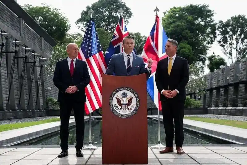 美英澳三国防长宣布调整核潜艇采购计划，澳大利亚将从美国购买3艘二手“弗吉尼亚”级潜艇，而不再是此前规划的1艘新潜艇加上2艘二手潜艇 IC photo