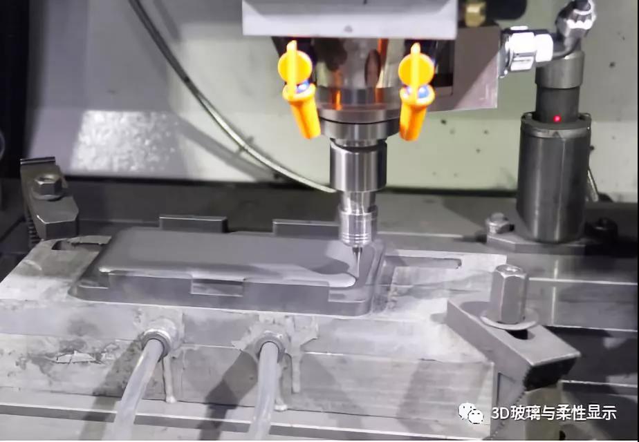 案例|5g时代,成本降低50%的3d热弯玻璃石墨模具加工解决方案