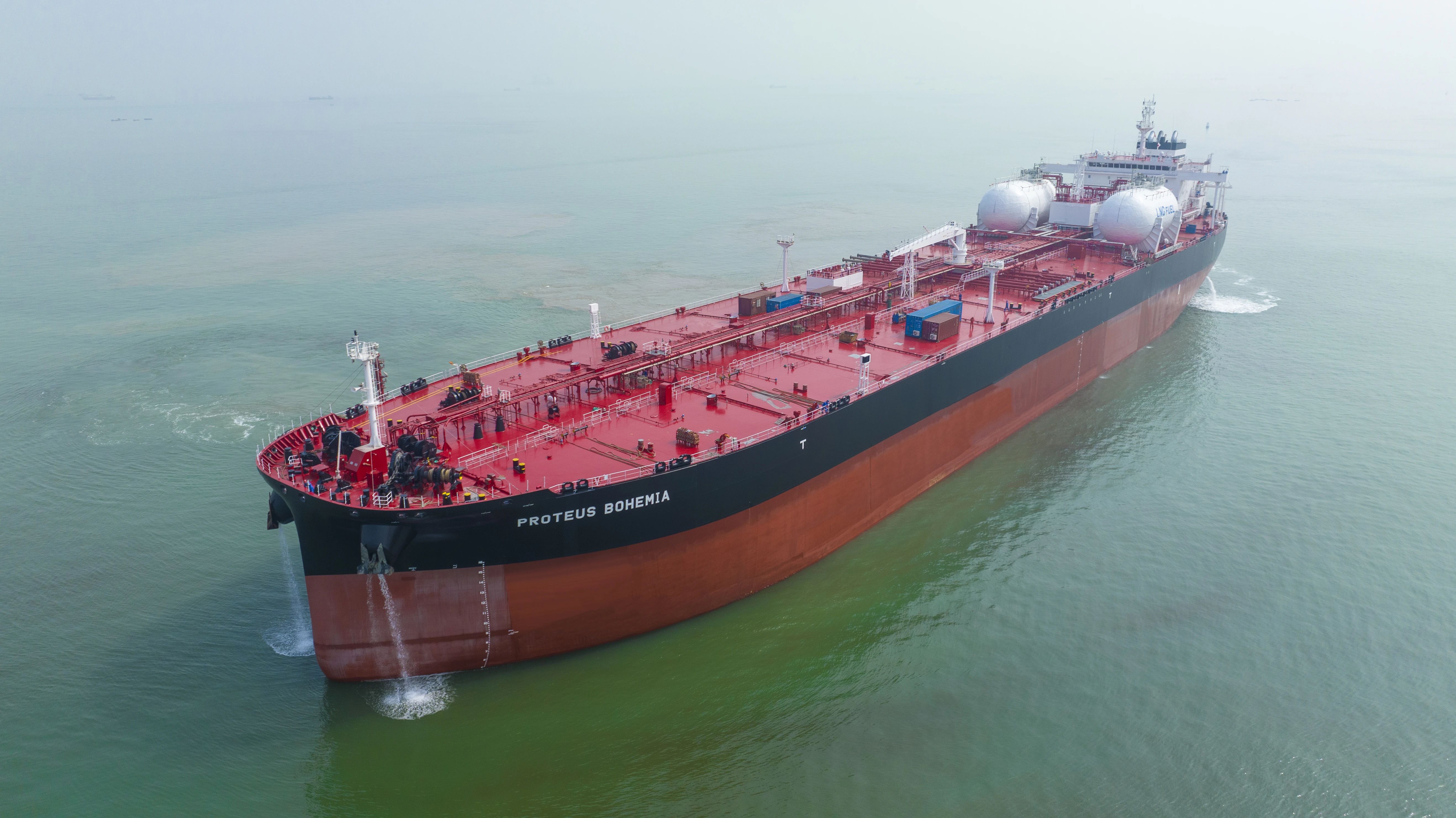 广船国际交付11万吨lng双燃料原油/成品油船